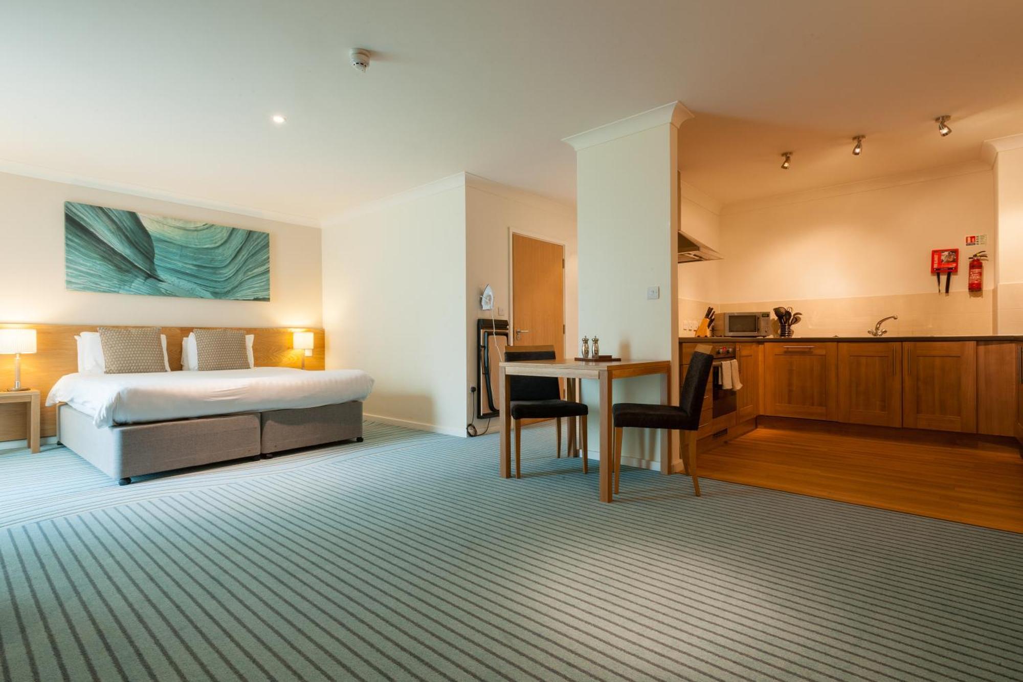 סירנססטר De Vere Cotswold Water Park Apartments מראה חיצוני תמונה