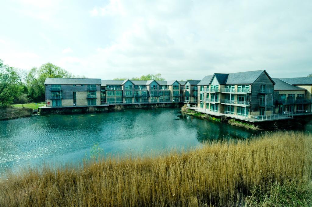 סירנססטר De Vere Cotswold Water Park Apartments מראה חיצוני תמונה